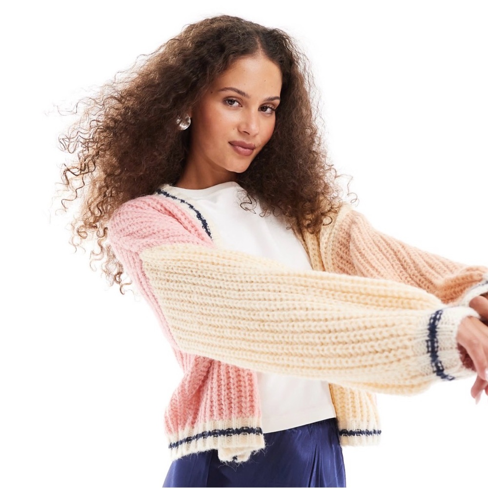 VRG Girl Colorblock Chunky Knit Cardigan XS/S | Pink Cream Oversized Cropped